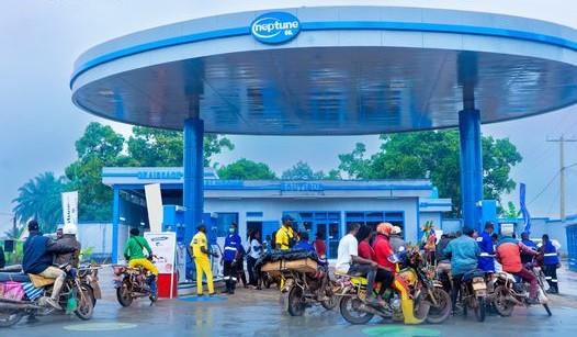 Douala au Cameroun : l’entreprise Neptune Oil distribue gratuitement du carburant